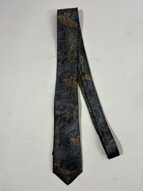 Classic Paisley Silk Tie in Navy and Gold